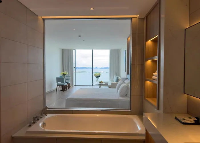 A La Carte Happy High Floor With Sea View * Ha Long